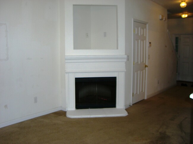 Building Photo - 196 Brookview Dr