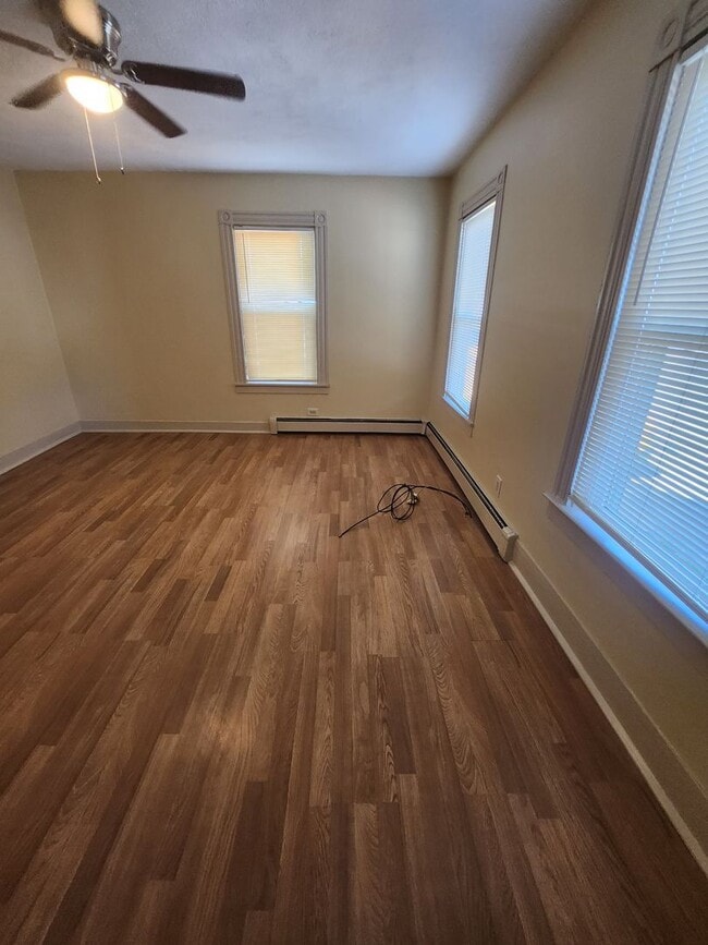 Building Photo - Single Family 4 Bd 2 Bath With Office and ...