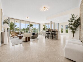 Building Photo - 2645 S Bayshore Dr