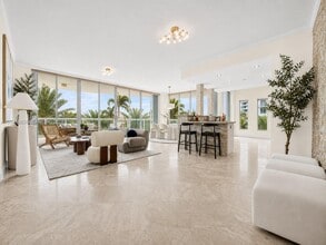 Building Photo - 2645 S Bayshore Dr