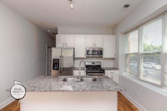 Building Photo - 1503 N Talman Ave