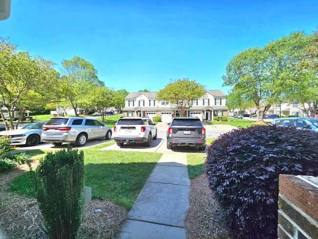 Foto del edificio - 5817 Fox Point Cir