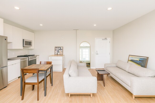 Foto del edificio - 2210 Wisconsin Ave NW