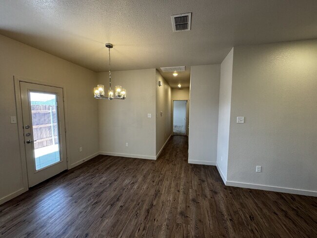 Foto del edificio - Luxury Townhome in Abbey Glen Community!