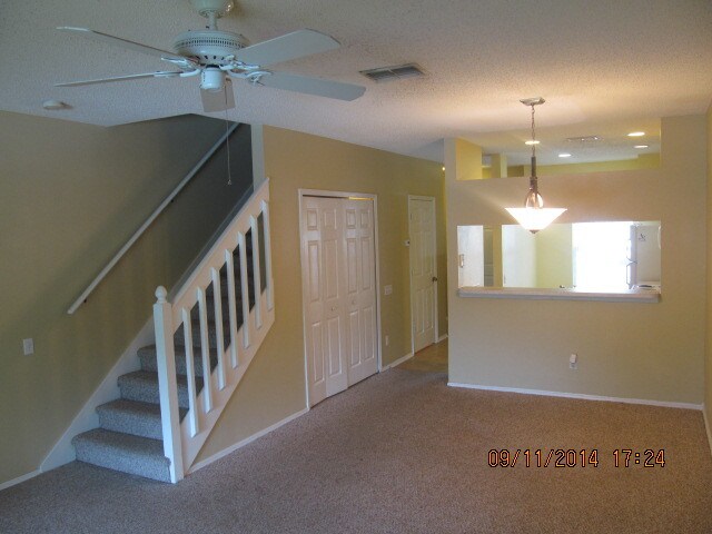 Foto del edificio - NEW TAMPA 2 BEDROOM TOWNHOUSE-GATED COMMUNITY