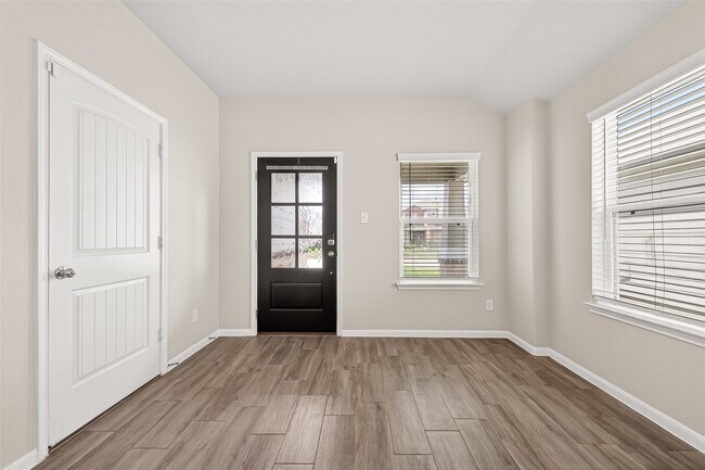 Foto del edificio - 6823 Escondido Dr