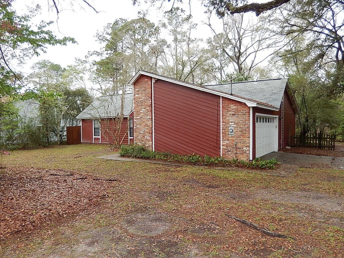 Foto principal - 5800 Doonesbury Ct