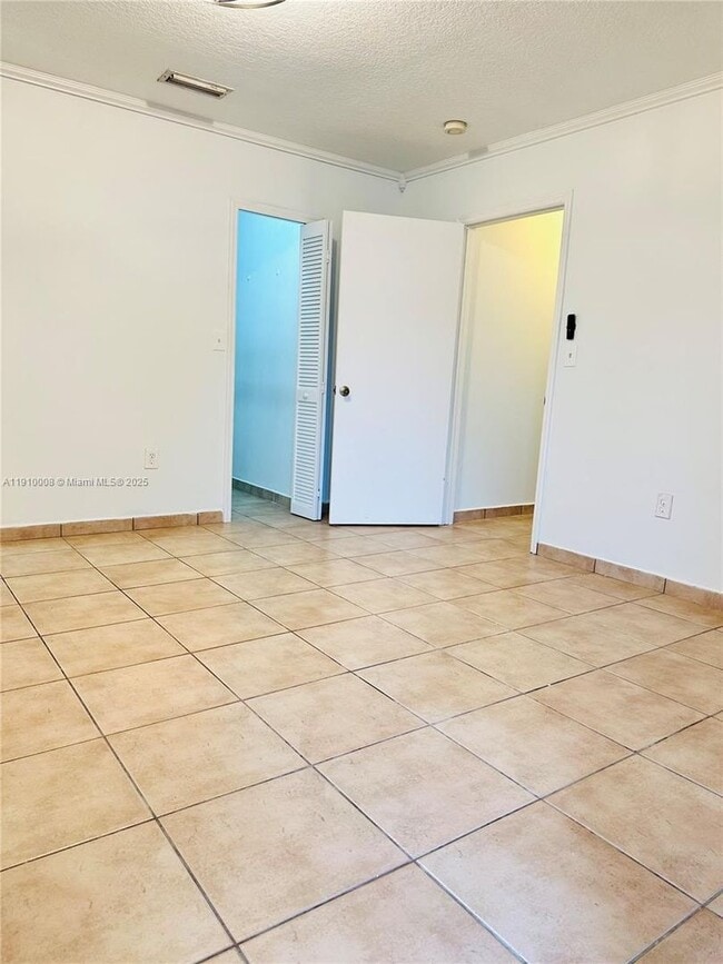 Foto del edificio - 1101 NW 134th Pl