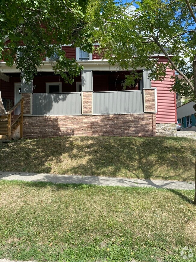 Building Photo - 233 Linden Ave