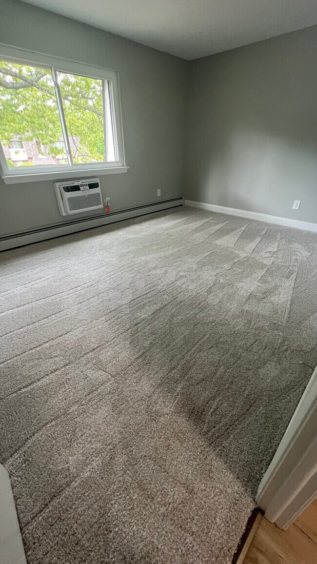 2nd bedroom - 90 High Path Rd