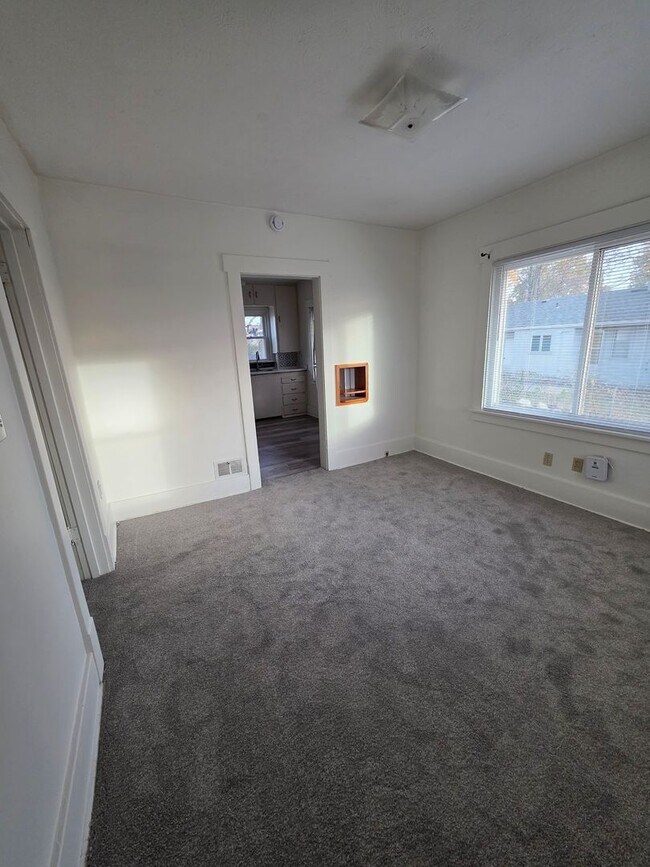 Building Photo - Benson Bungalow! 3 bedroom 2 bathroom