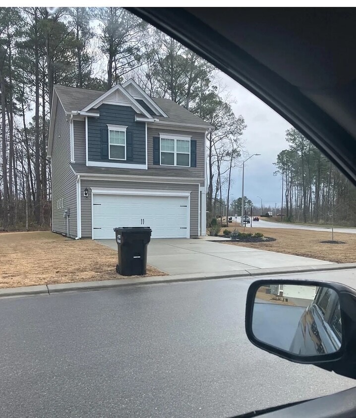 Building Photo - 100 N Rose Hill Dr