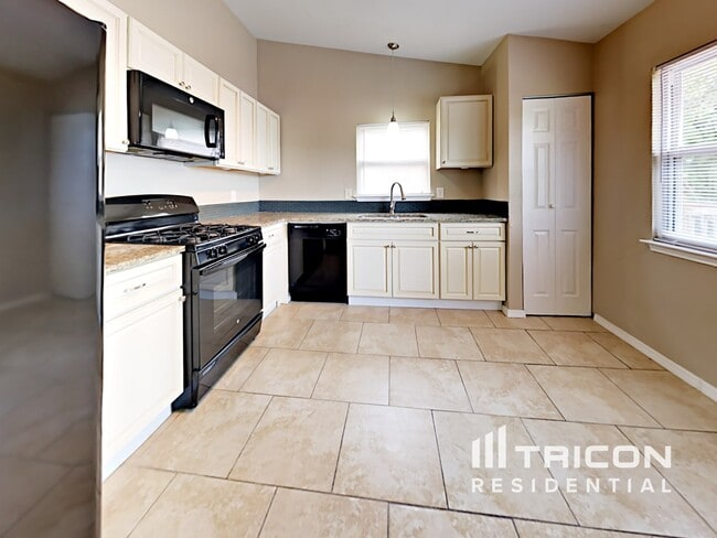 Building Photo - 14615 Hillside Ridge