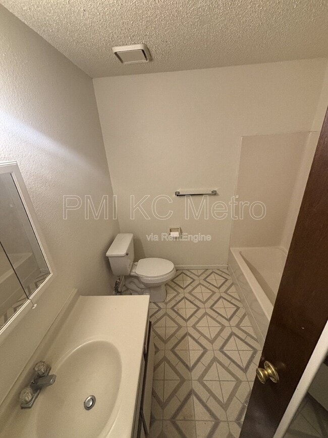 Foto del edificio - 1008 NE Lindsay Ave