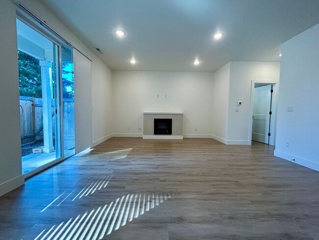 Building Photo - Townhome Available in Vancouver, WA!! MOVE...