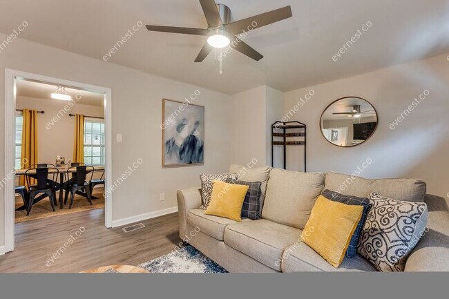 Building Photo - 1357 Lorenzo Dr SW