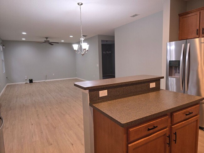 Foto del edificio - Beautiful 3 Bedroom 2 Bathroom Home, with Scenic Backyard View. Ormond Beach in Hunter's Ridge Co...