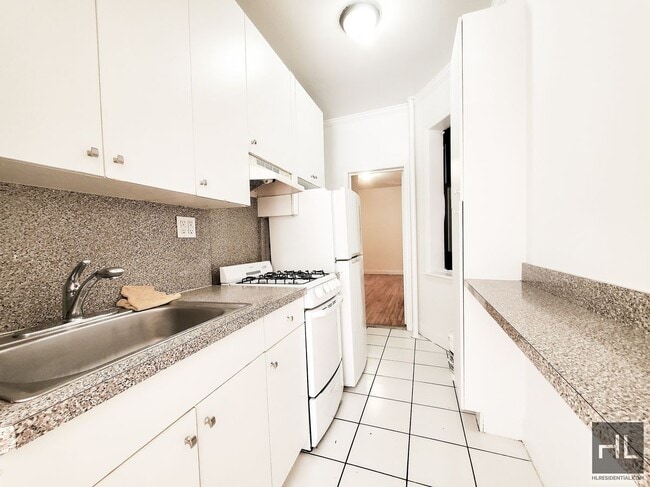 Building Photo - 2 AVENUE