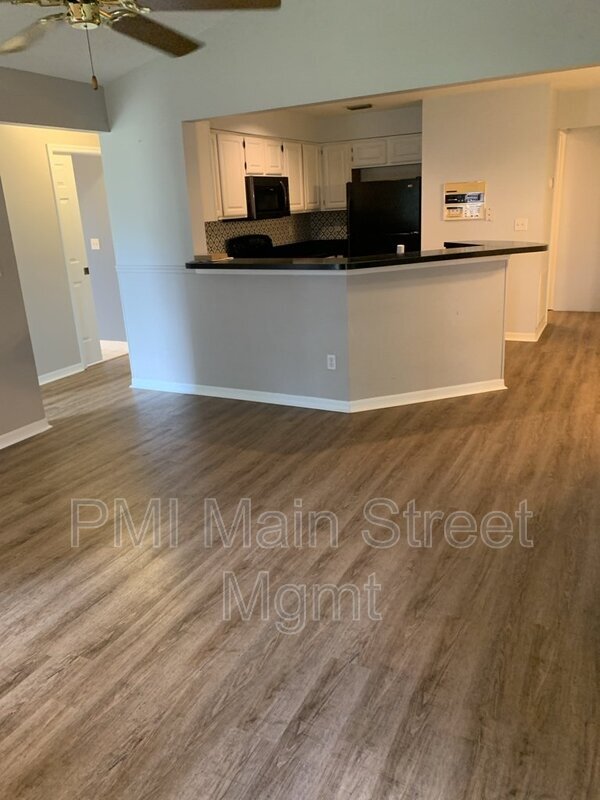 Foto del edificio - 1547 Spring Ridge Cir