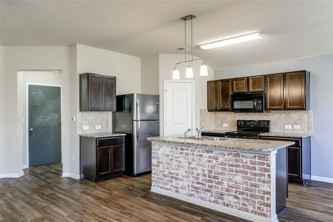 Foto del edificio - 5800 Montrelia Dr