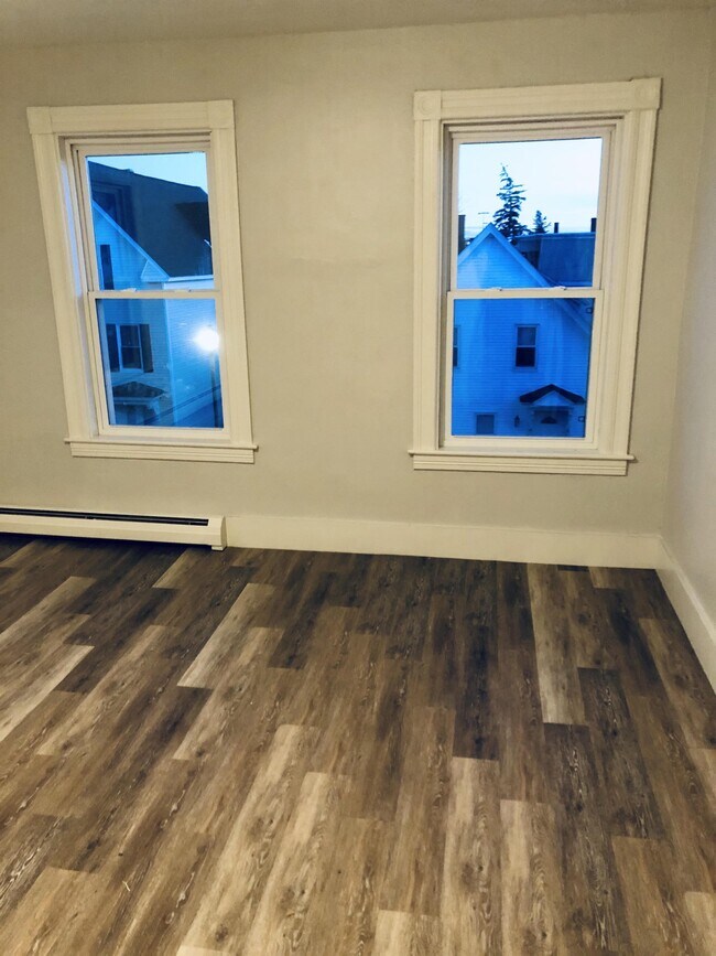 Building Photo - 360 Cedar St