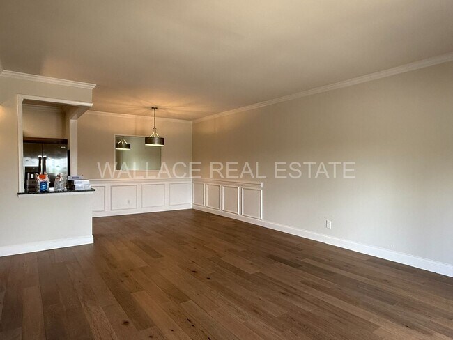 Building Photo - BEAUTIFUL, UPDATED 2 BEDROOM CONDO IN CHER...