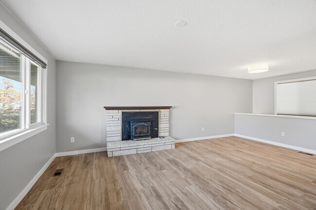 Building Photo - 14516 E Mallon Ave