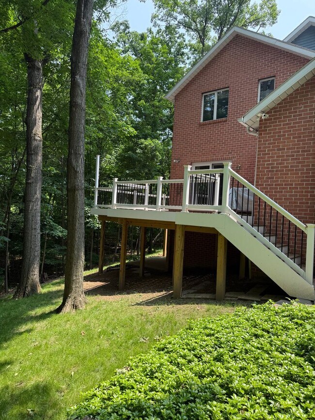 Foto del edificio - 1531 E Strohm Dr