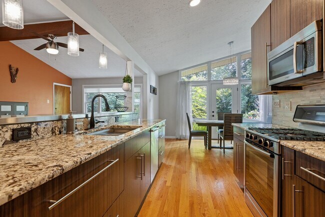 Building Photo - 2052 Marston Ln