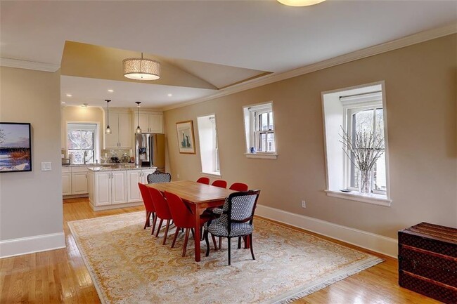 Foto del edificio - 247 Wayland Ave