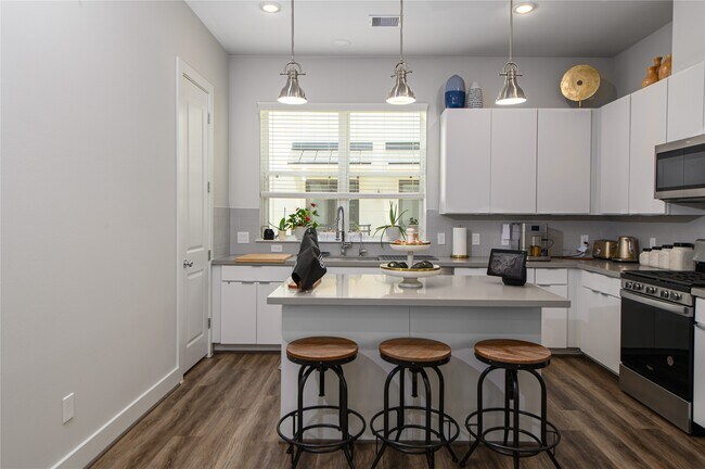 Foto del edificio - 1274 N Post Oak Rd
