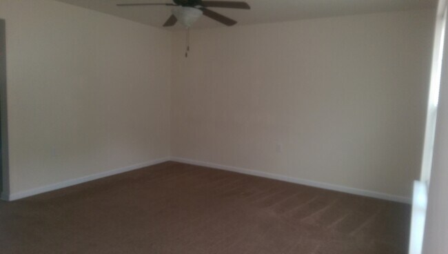 Building Photo - 1299 Pond St SE