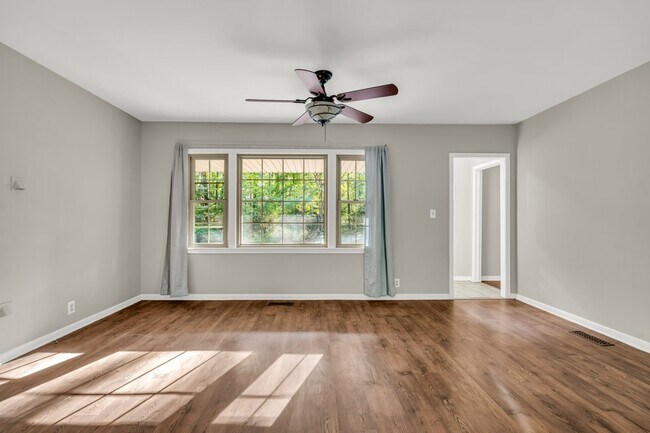 Foto del edificio - 105 Dogwood Blvd