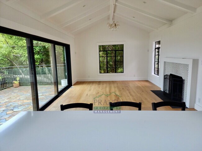 Foto del edificio - 263 Glen Dr