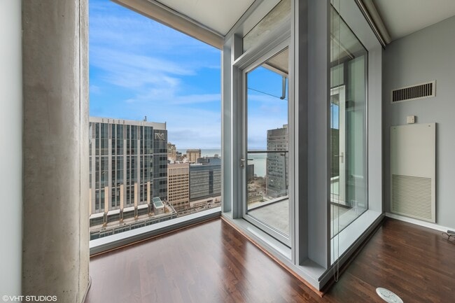 Foto del edificio - 600 N Fairbanks Ct