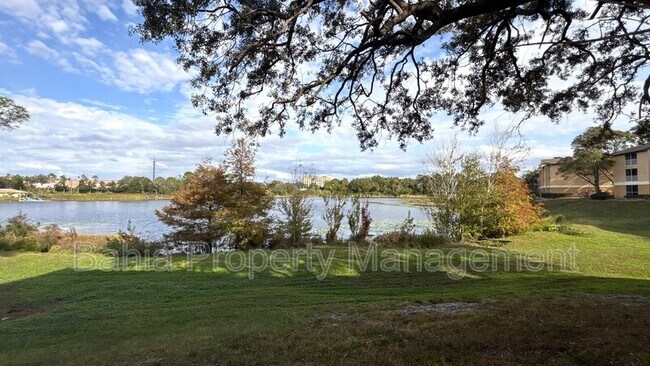 Foto del edificio - 8849 Latrec Ave