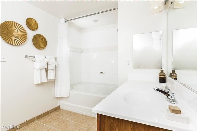 Foto del edificio - 2 br, 1 bath - 201 2nd St