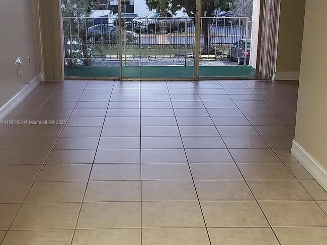 Foto del edificio - 9355 Fontainebleau Blvd