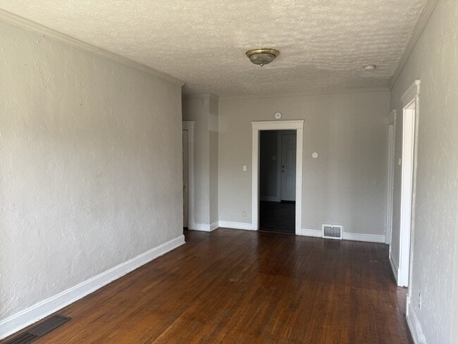 Foto del edificio - 3550 Seymour Ave