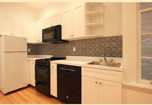 Primary Photo - 308 E 82nd St