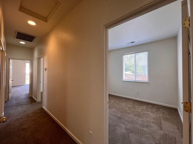 Building Photo - Mountain Rose Drive 1134-