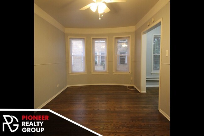 Building Photo - Uptown Studio Close to Red line!