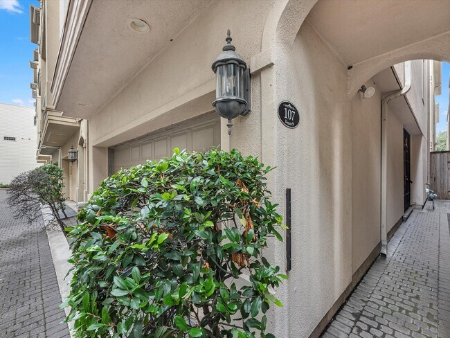 Foto del edificio - 107 Dennis St