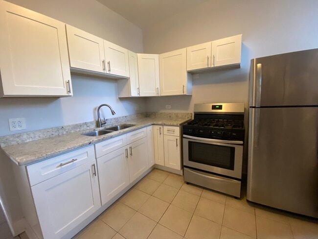 Building Photo - 851 N Mozart St