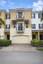 Building Photo - 556 NW 39th Cir