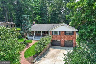 Building Photo - 6443 Walters Woods Dr