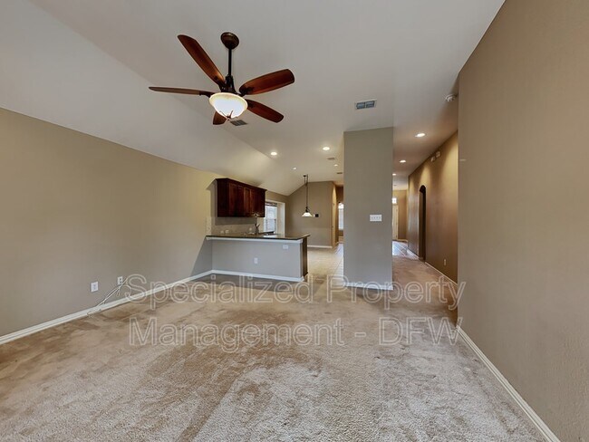 Building Photo - 2708 Waterdance Dr