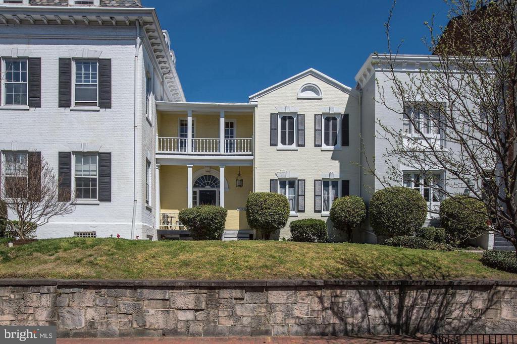 Foto principal - 3239 N St NW