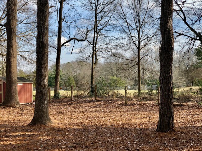 Foto del edificio - 5216 Walnut Grove Ln