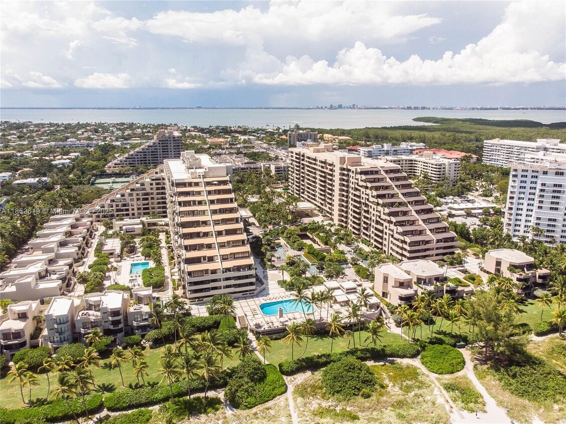 Building Photo - 201 Crandon Blvd
